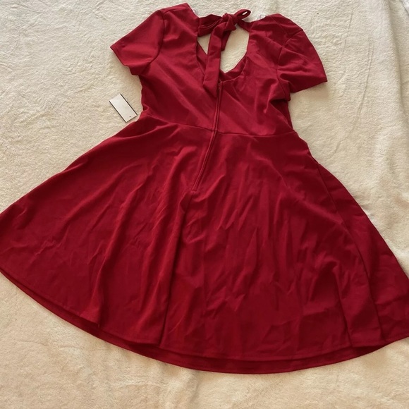 Plus Size Bow Back Skater Dress Wine Colour - Picture 2 of 4